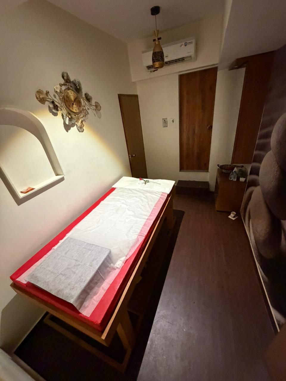 Clean single therapy room